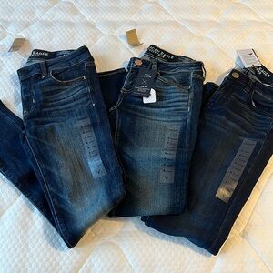New with tags: Set of 3- AEO jeans in size 4 regular